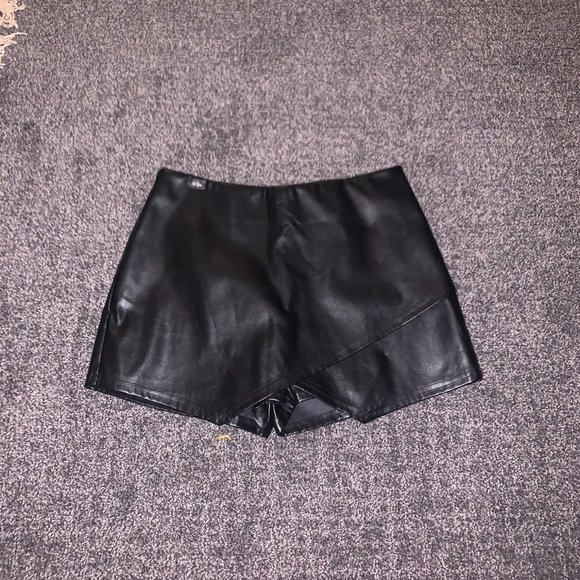 Faux leather skort/ Blueblush/ size small - Picture 1 of 3